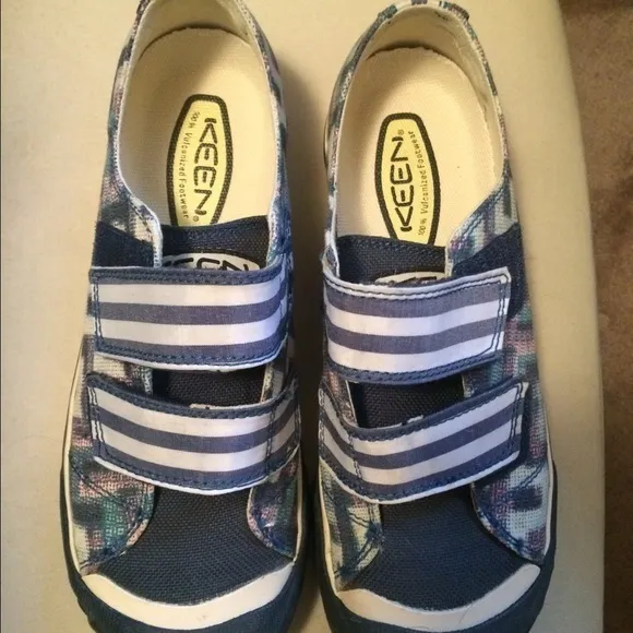 SOLD‎