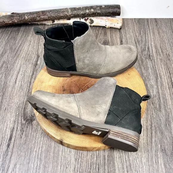 *Sorel | Emelie Leather Chelsea Boots in Taupe Size 7.5