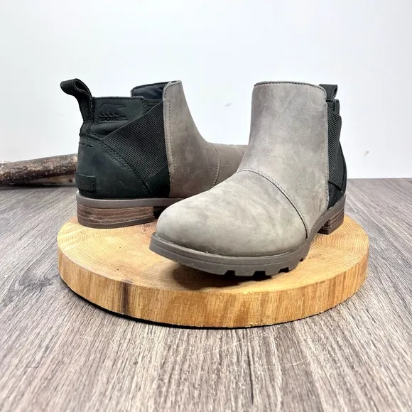 *Sorel | Emelie Leather Chelsea Boots in Taupe Size 7.5