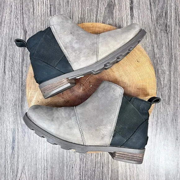 *Sorel | Emelie Leather Chelsea Boots in Taupe Size 7.5