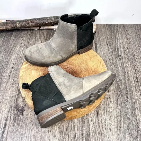 *Sorel | Emelie Leather Chelsea Boots in Taupe Size 7.5