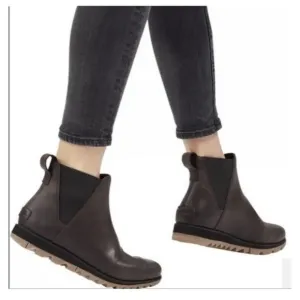 Sorel Harlow Chelsea Bootie Womens Blackened Brown 8.5 leather flat