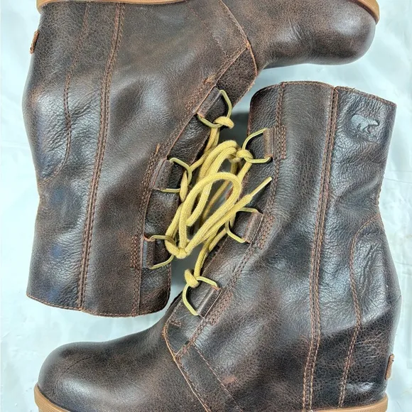 Sorel Joan of Arctic Wedge II Boots Brown Leather Lace Up Waterproof size 9
