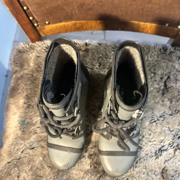 Sorel Joan Rain Wedge Grey Waterproof/Weatherproof Lace Up Rubber Boots,Size 7.5