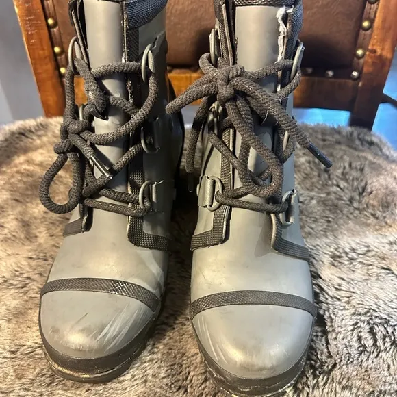 Sorel Joan Rain Wedge Grey Waterproof/Weatherproof Lace Up Rubber Boots,Size 7.5