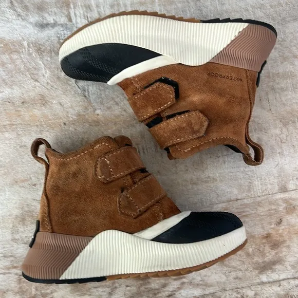 Sorel Kid’s Out N About Waterproof Boot {Camel Brown} 9