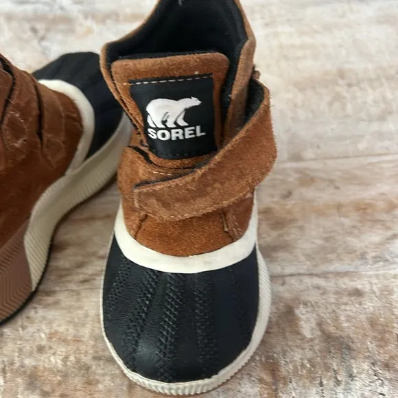 Sorel Kid’s Out N About Waterproof Boot {Camel Brown} 9
