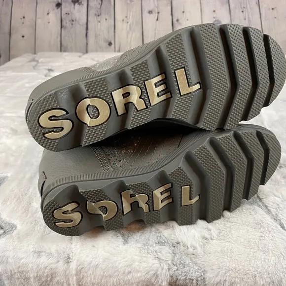 Sorel Lexi girls waterproof leather wedge boots size 4