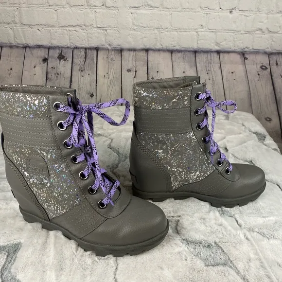Sorel Lexi girls waterproof leather wedge boots size 4