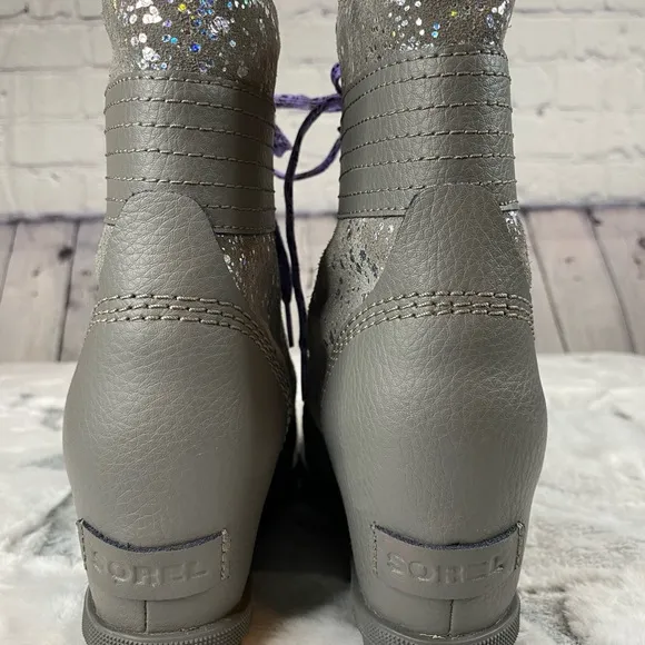 Sorel Lexi girls waterproof leather wedge boots size 4