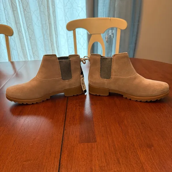 Sorel NWT Emelie Chelsea II Boots Omega Taupe Size 11 Waterproof Suede Booties