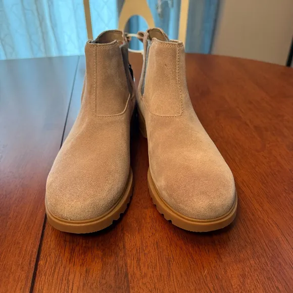 Sorel NWT Emelie Chelsea II Boots Omega Taupe Size 11 Waterproof Suede Booties