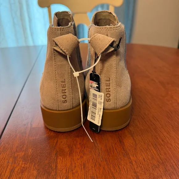Sorel NWT Emelie Chelsea II Boots Omega Taupe Size 11 Waterproof Suede Booties