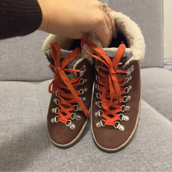 Sorel Out N About Plus Conquest Waterproof Suede Boots Brown Size 6.5 Women’s