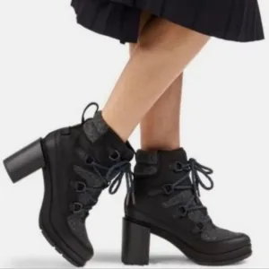 Sorel Women's Blake Waterproof Lace-Up Booties women’s  8 chunky platform shoes