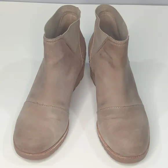 Sorel Women's Cate Chelsea Leather Slip-on Boots Tan 7.5
