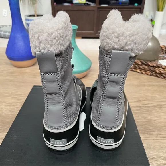 Sorel Yoot Pac Nylon Insulated Gray Kids Snow Boots. New, never worn