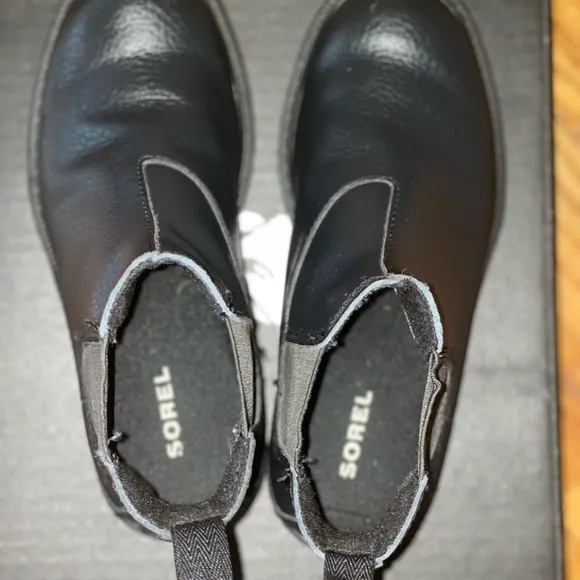 Sorel Youth Madson chelsea waterproof boots.size 1