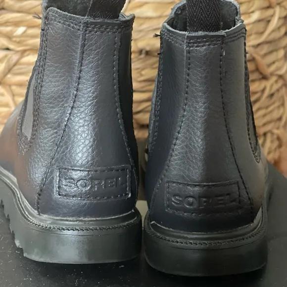 Sorel Youth Madson chelsea waterproof boots.size 1