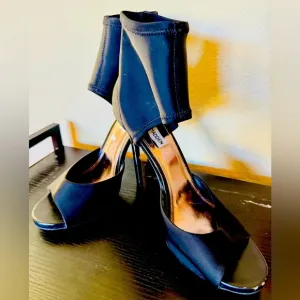 STEVE MADDEN Black Women's Heels