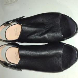 STUART Weitzman Shoes 7.5 Black Leather Platform