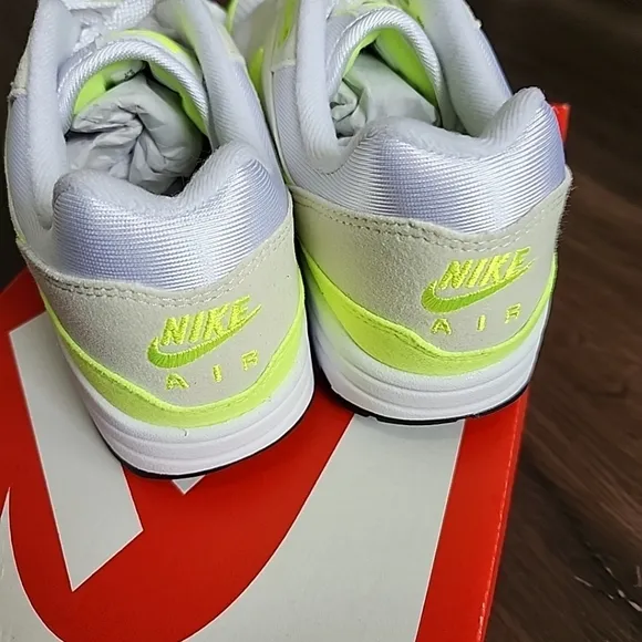 Sz 8.5 W Nike Air Max 1 87' White Volt Yellow Shoes DZ2628-100 Women’s Running