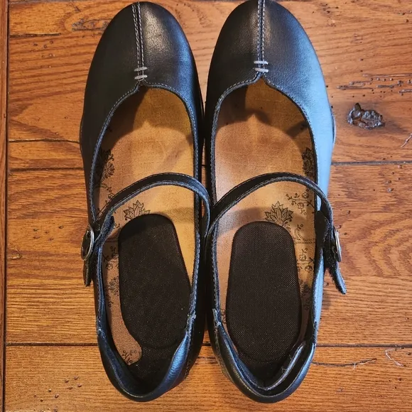 Taos Footwear Ta Dah Shoe Size 7.5 Color Black