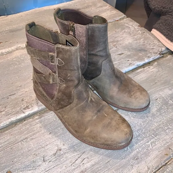 TEVA Ellery Brown Leather Waterproof Ankle Boots 6.5 Double Straps Distressed