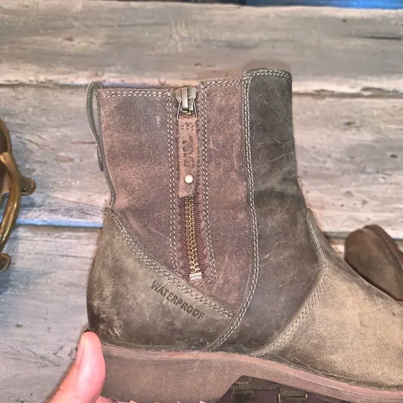 TEVA Ellery Brown Leather Waterproof Ankle Boots 6.5 Double Straps Distressed