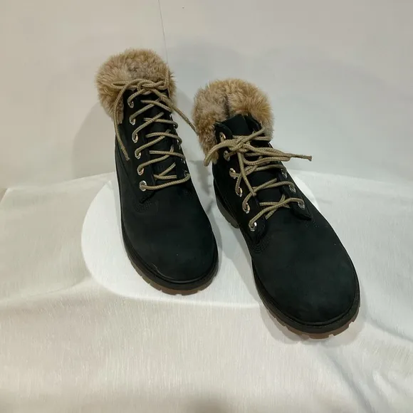 Timberland waterproof girls size 1 lace up boots w/1” heel; fur lined; Nice Boot