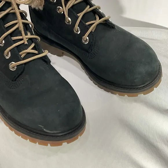 Timberland waterproof girls size 1 lace up boots w/1” heel; fur lined; Nice Boot