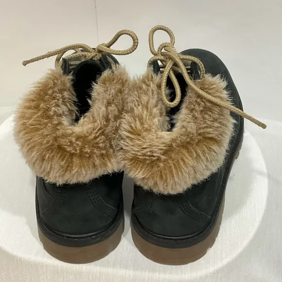 Timberland waterproof girls size 1 lace up boots w/1” heel; fur lined; Nice Boot