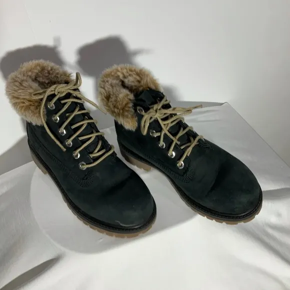 Timberland waterproof girls size 1 lace up boots w/1” heel; fur lined; Nice Boot