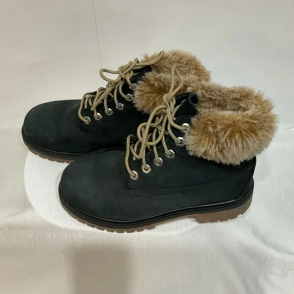 Timberland waterproof girls size 1 lace up boots w/1” heel; fur lined; Nice Boot