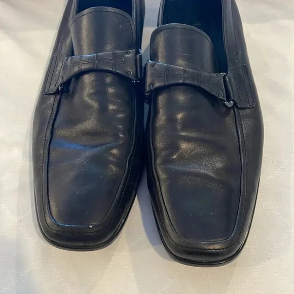 Tod’s men’s black leather slip on loafers driving shoes dress shoes size 11