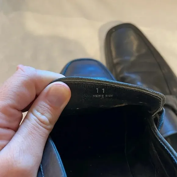 Tod’s men’s black leather slip on loafers driving shoes dress shoes size 11