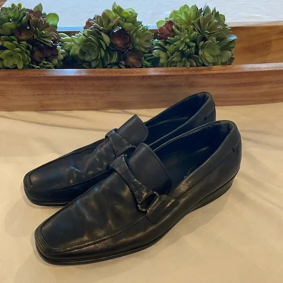 Tod’s men’s black leather slip on loafers driving shoes dress shoes size 11
