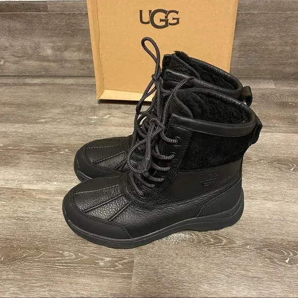 UGG | Adirondack III Hiker Boots In Black Size 6 NEW In Box