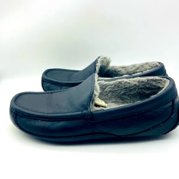 UGG Ascot Men's Black Leather Loafers 8/260