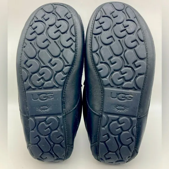 UGG Ascot Men's Black Leather Loafers 8/260