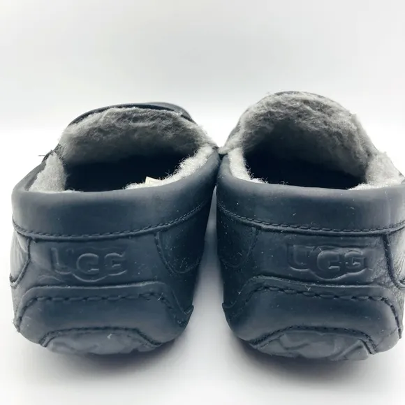 UGG Ascot Men's Black Leather Loafers 8/260