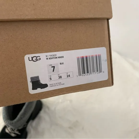 UGG ASHTON HIKER BOOT