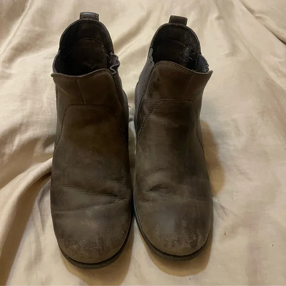 UGG Bonham II Waterproof Leather Chelsea Boots Size 8