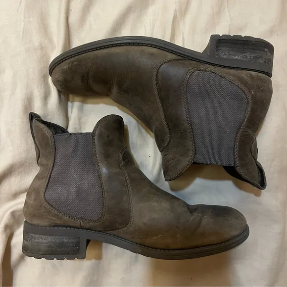 UGG Bonham II Waterproof Leather Chelsea Boots Size 8