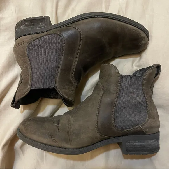 UGG Bonham II Waterproof Leather Chelsea Boots Size 8