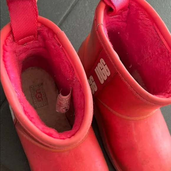 UGG Classic Clear Mini Boot in Hot Pink (Dragon Fruit) Girls Size 13
