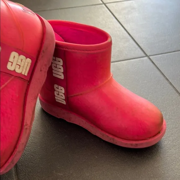 UGG Classic Clear Mini Boot in Hot Pink (Dragon Fruit) Girls Size 13
