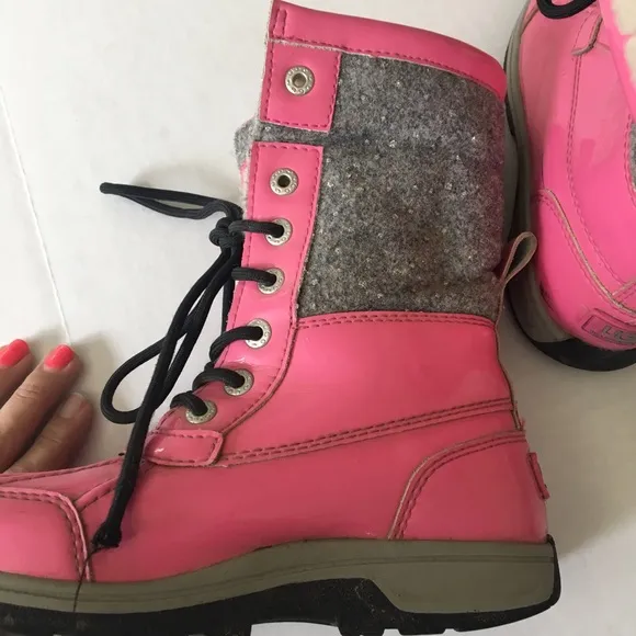 UGG K Butte II pink patent boots. Size 1 girls.