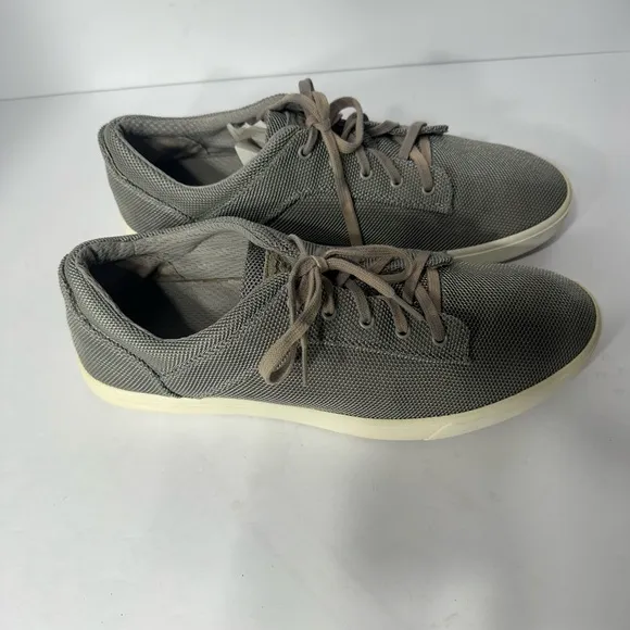 UGG Men's Gray Casual Sneakers size 13 pre owned Exellent condition.