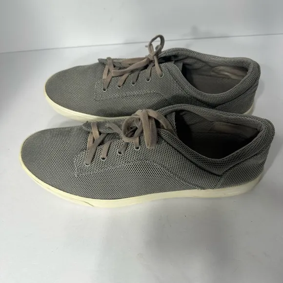 UGG Men's Gray Casual Sneakers size 13 pre owned Exellent condition.